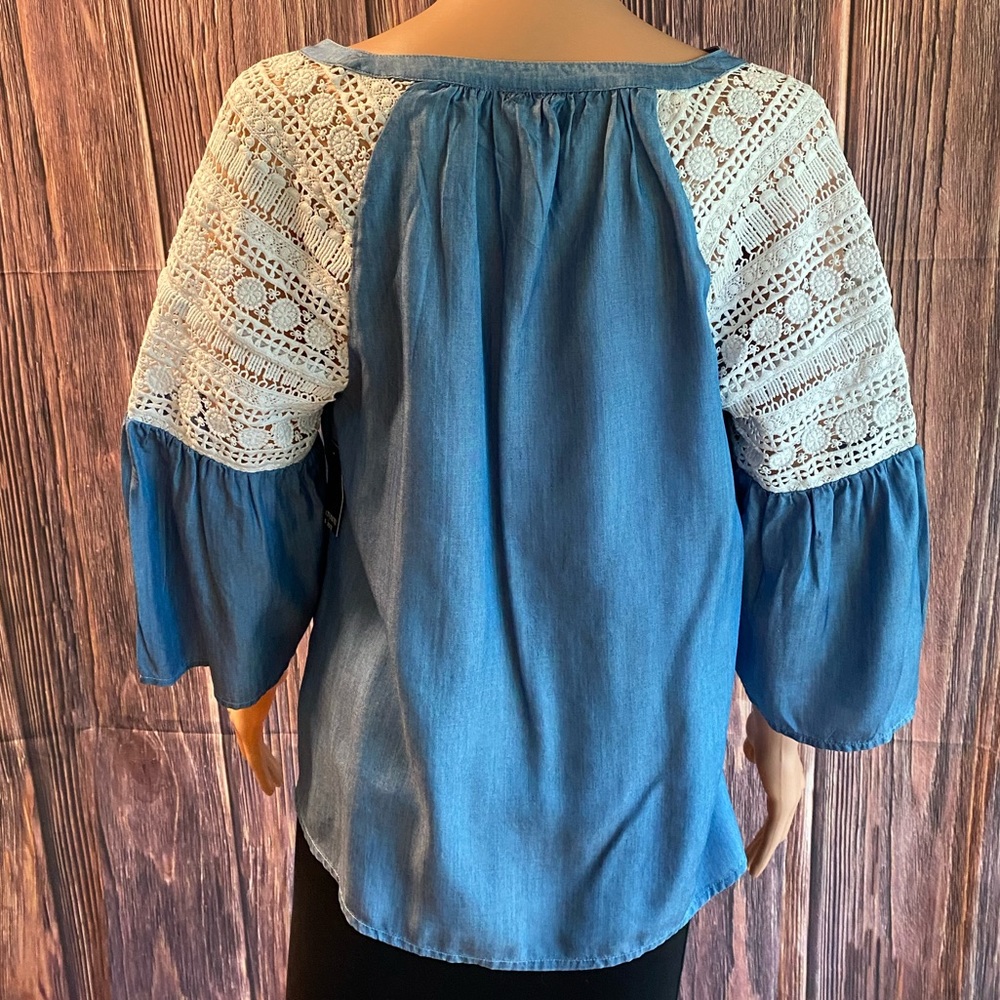 Crown & Ivy NWT size XS denim and white lace flowy statement sleeve boho - Picture 3 of 16